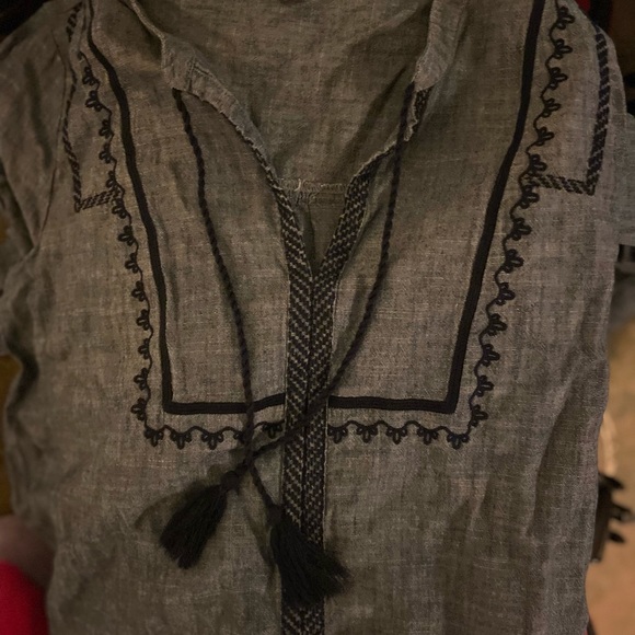 Jean abstract embroidery around collar - Picture 4 of 6